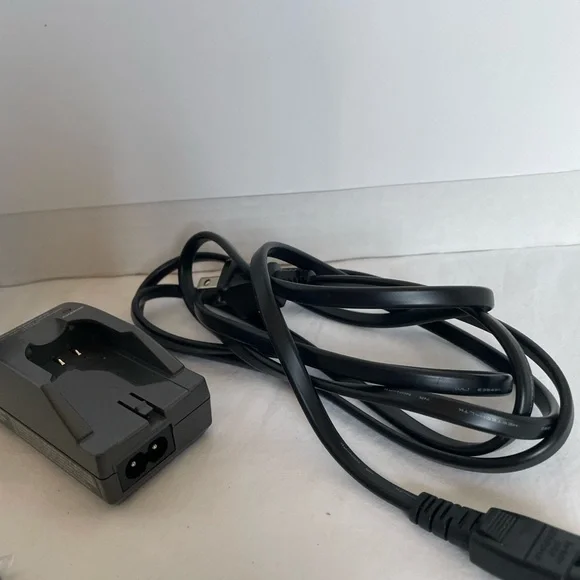 Olympus 4.0 Megapixel Silver and Gold Camera - Picture 6 of 9